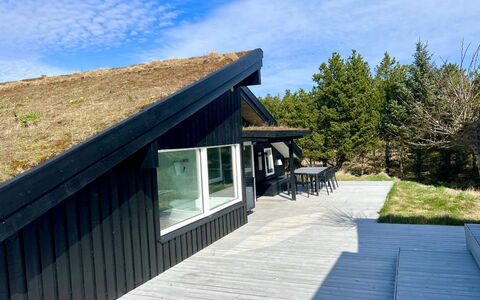Nilson - 1.4Km from the Sea: Træ, Tag, Hus, Sommerhus, Dør, Hjem, Sidespor, Land Lot, Garden Bygninger, Skur