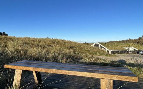 Nilson - 1.4Km from the Sea: Møbel, Indretning, Stol, Gulvbelægning, Bord, Udvej, Etage, Loft, Værelse, Eco Hotel