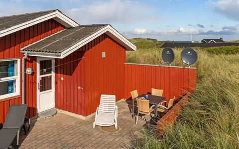 Dana - 290M from the Sea: Træ, Tag, Arkitektur, Hjem, Hus, Sommerhus, Sidespor, Hårdttræ, Hældning, Estate