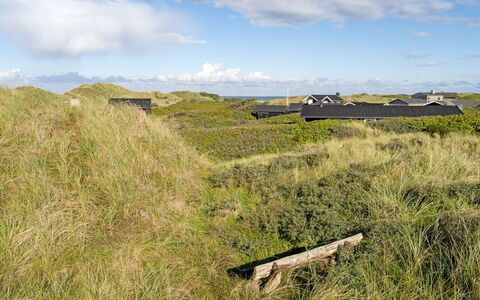 Dana - 290M from the Sea: Træ, Tag, Arkitektur, Hjem, Hus, Sommerhus, Sidespor, Hårdttræ, Hældning, Estate
