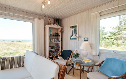 Diuri - 400M from the Sea: Møbel, Træ, Indretning, Loft, Etage, Hjem, Værelse, Stol, Stue, Hårdttræ
