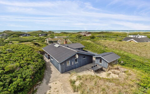 Aghe - 250M from the Sea: Træ, Tag, Arkitektur, Hjem, Hus, Sommerhus, Sidespor, Hårdttræ, Hældning, Estate