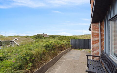 Aghe - 250M from the Sea: Træ, Tag, Arkitektur, Hjem, Hus, Sommerhus, Sidespor, Hårdttræ, Hældning, Estate