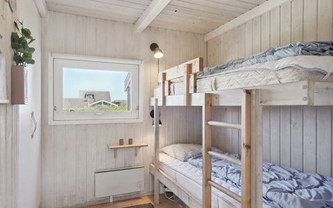 Dijana - 150M from the Sea: Træ, Tag, Arkitektur, Hjem, Hus, Sommerhus, Sidespor, Hårdttræ, Hældning, Estate
