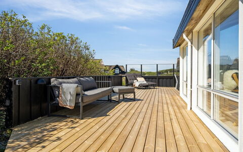 Dijana - 150M from the Sea: Træ, Tag, Arkitektur, Hjem, Hus, Sommerhus, Sidespor, Hårdttræ, Hældning, Estate