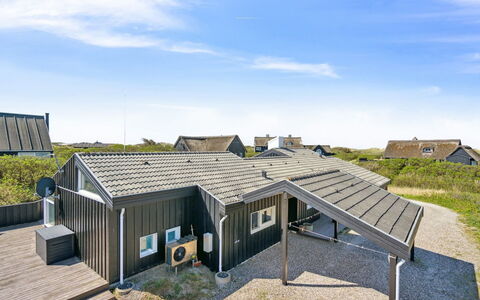 Dijana - 150M from the Sea: Træ, Tag, Arkitektur, Hjem, Hus, Sommerhus, Sidespor, Hårdttræ, Hældning, Estate