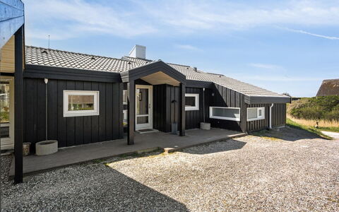 Dijana - 150M from the Sea: Træ, Tag, Arkitektur, Hjem, Hus, Sommerhus, Sidespor, Hårdttræ, Hældning, Estate