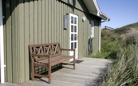 Arita - 250M from the Sea: Boligområde, Tag, Forstad, Indkørsel, Estate, Skorsten