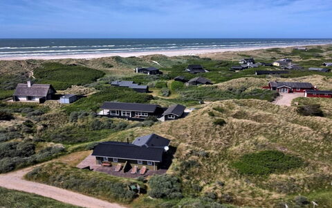 Arita - 250M from the Sea: Boligområde, Tag, Forstad, Indkørsel, Estate, Skorsten