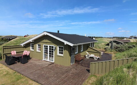Arita - 250M from the Sea: Boligområde, Tag, Forstad, Indkørsel, Estate, Skorsten