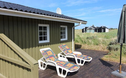 Arita - 250M from the Sea: Boligområde, Tag, Forstad, Indkørsel, Estate, Skorsten