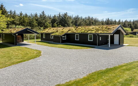 Ricus - 1.8Km from the Sea: Bygning, Hus, Boligområde, Hjem, Busk, Tag, Sommerhus, Estate, Have