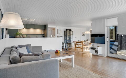 Rutha - 45M from the Sea: Møbel, Indretning, Gulvbelægning, Etage, Couch, Træ, Loft, Stue, Værelse, Trægulve