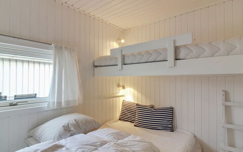 Rutha - 45M from the Sea: Seng, Soveværelse, Træ, Sengetøj, Sengetøj, Indretning, Etage, Loft, Sengetøj, Gulvbelægning