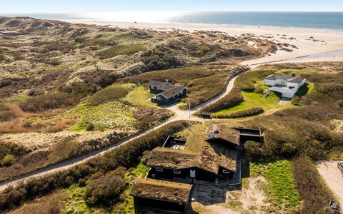 Rutha - 45M from the Sea: Træ, Hus, Sommerhus, Hjem, Tag, Landdistrikt, Sidespor, Bjælkehytte, Garden Bygninger, Hårdttræ