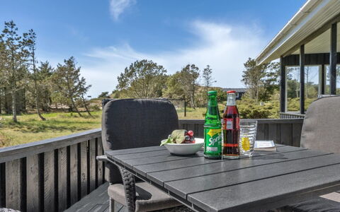 Melisande - 950M from the Sea: Tag, Hus, Land Lot, Hjem, Sommerhus, Estate, Garden Bygninger, Skygge, Bjælkehytte, Landscaping