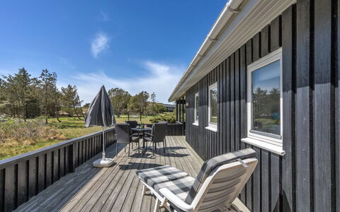 Melisande - 950M from the Sea: Tag, Hus, Land Lot, Hjem, Sommerhus, Estate, Garden Bygninger, Skygge, Bjælkehytte, Landscaping