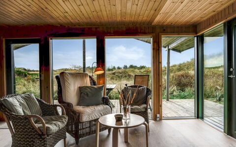 Hunved - 500M from the Sea: Træ, Sommerhus, Hårdttræ, Garden Bygninger, Eco Hotel, Stol, Veranda, Bejdse, Bjælkehytte, Planke