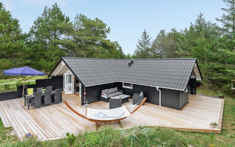 Varpu - 1.6Km from the Sea: Hus, Hjem, Dør, Tag, Sommerhus, Estate, Have, Skygge, Sidespor, Gård