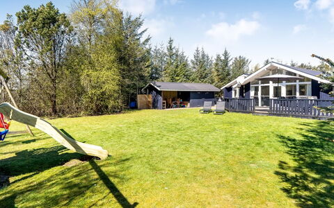 Gustina - 1.2Km from the Sea: Hus, Hjem, Sommerhus, Estate, Have, Skygge, Lawn, Gård, Landscaping, Sidespor