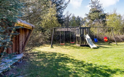 Gustina - 1.2Km from the Sea: Legetøjsrutsjebane, Have, Legepladsudstyr, Backyard, Lawn, Gård, Chute, Landscaping, Skygge, Parkere
