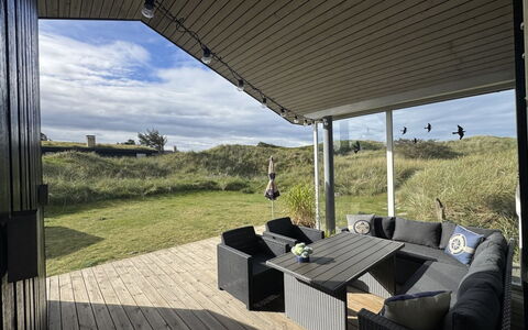 Ejnarine - 300M from the Sea: Tag, Veranda, Møbel, Land Lot, Skygge, Udendørs Møbler, Udendørs Struktur, Dæk, Stol, Sommerhus