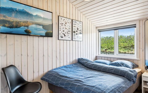 Ejnarine - 300M from the Sea: Træ, Soveværelse, Hjem, Sengetøj, Seng, Bed Frame, Sengetøj, Hårdttræ, Planke, Bejdse