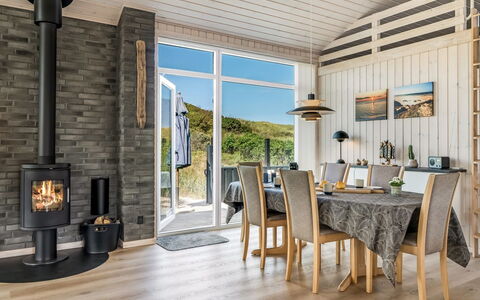 Ejnarine - 300M from the Sea: Træ, Gulvbelægning, Indretning, Møbel, Etage, Trægulve, Loft, Hjem, Dør, Stue
