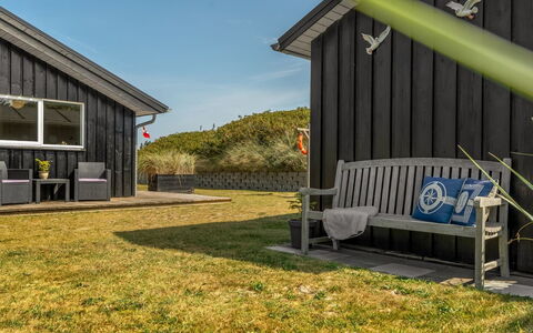 Ejnarine - 300M from the Sea: Træ, Sidespor, Land Lot, Hjem, Planke, Sommerhus, Hårdttræ, Garden Bygninger, Veranda, Skur