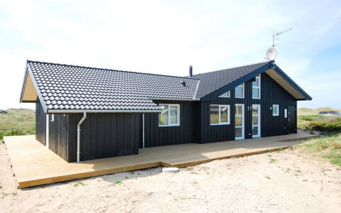 Ung - 150M from the Sea: Gulvbelægning, Væg, Etage, Indretning, Træ, Loft, Trægulve, Belysning, Møbel, Laminat Gulv