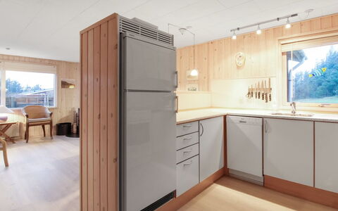 Liisi - 500M from the Sea: Køkken, Gulvbelægning, Countertop, Træ, Indretning, Køkken Apparat, Møbel, Etage, Større Bandage, Cabinetry