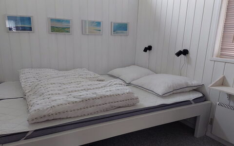 Liisi - 500M from the Sea: Soveværelse, Træ, Seng, Sengetøj, Sengetøj, Etage, Gulvbelægning, Møbel, Indretning, Bed Frame