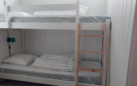 Liisi - 500M from the Sea: Køjeseng, Træ, Soveværelse, Seng, Sengetøj, Etage, Sengetøj, Sovesal, Bed Frame, Hostel