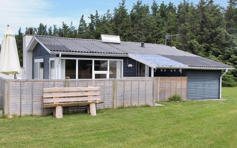 Liisi - 500M from the Sea: Græs, Bygning, Vindue, Hus, Tag, Hjem, Sommerhus, Sidespor, Busk, Land Lot