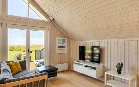 Ger - 200M from the Sea: Træ, Gulvbelægning, Indretning, Loft, Etage, Trægulve, Værelse, Hårdttræ, Stue, Bejdse