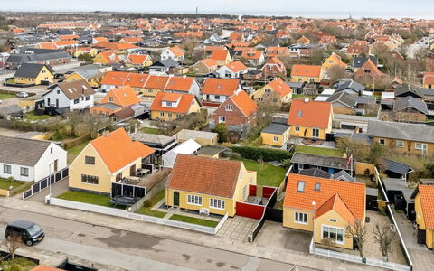 Caranus - 900M from the Sea: Boligområde, Byområde, Bygning, City, Tag, Hus, Stad, Kvarter, Forstad, Arkitektur