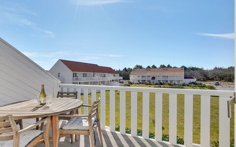 Aline - 1Km from the Sea: Arkitektur, Hjem, Estate, Gård, Sidespor, Altan, Veranda, Dagslys, Villa, Hegn