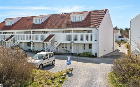 Aline - 1Km from the Sea: Estate, Indkørsel, Altan