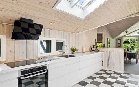Batsha - 350M from the Sea: Køkken, Træ, Countertop, Gulvbelægning, Større Bandage, Loft, Køkken Apparat, Indretning, Møbel, Etage
