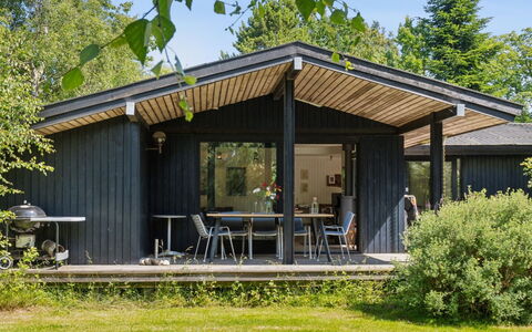Lasse - 1.5Km from the Sea: Træ, Hus, Sommerhus, Hjem, Tag, Landdistrikt, Sidespor, Bjælkehytte, Garden Bygninger, Hårdttræ