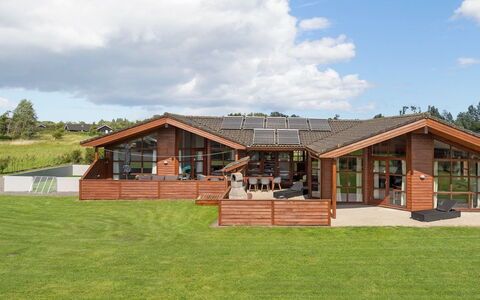 Niela - 800M from the Sea: Hjem, Land Lot, Sommerhus, Estate, Lawn, Gård, Have, Stuehus, Skygge, Landscaping
