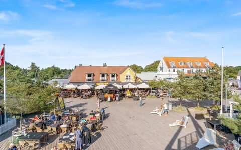 Niela - 800M from the Sea: Bygning, Hus, Træ, Hjem, Tag, Sommerhus, Boligområde, Busk, Arkitektur