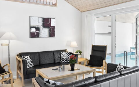 Toa - 600M from the Sea: Tag, Hus, Land Lot, Hjem, Sommerhus, Estate, Garden Bygninger, Skygge, Bjælkehytte, Landscaping