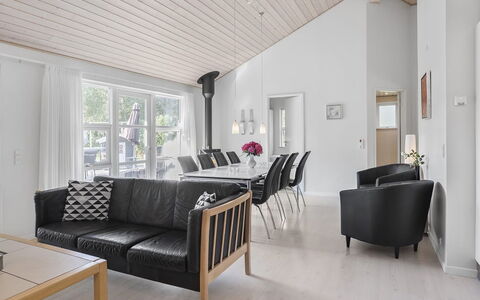 Toa - 600M from the Sea: Tag, Hus, Land Lot, Hjem, Sommerhus, Estate, Garden Bygninger, Skygge, Bjælkehytte, Landscaping