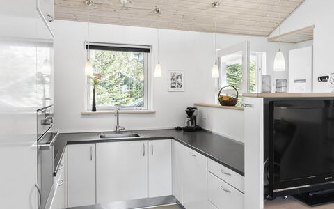 Toa - 600M from the Sea: Tag, Hus, Land Lot, Hjem, Sommerhus, Estate, Garden Bygninger, Skygge, Bjælkehytte, Landscaping
