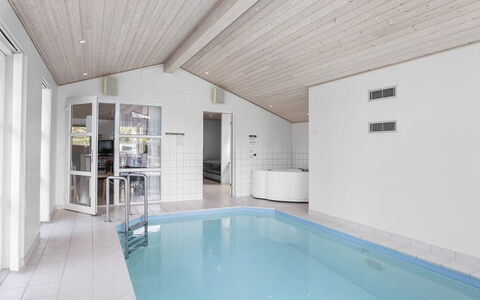 Toa - 600M from the Sea: Tag, Hus, Land Lot, Hjem, Sommerhus, Estate, Garden Bygninger, Skygge, Bjælkehytte, Landscaping