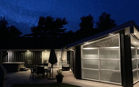Toa - 600M from the Sea: Tag, Hus, Land Lot, Hjem, Sommerhus, Estate, Garden Bygninger, Skygge, Bjælkehytte, Landscaping