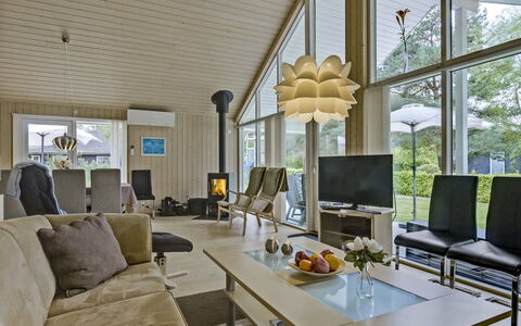 Heraldina - 800M from the Sea: Hus, Hjem, Tag, Sommerhus, Busk, Sidespor, Dør, Have, Stuehus