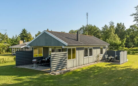Davida - 400M from the Sea: Græs, Hus, Tag, Hjem, Sommerhus, Busk, Land Lot, Landdistrikt, Stuehus, Bunddække