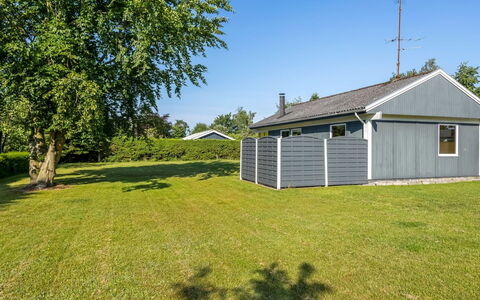 Davida - 400M from the Sea: Græs, Hus, Tag, Hjem, Sommerhus, Busk, Land Lot, Landdistrikt, Stuehus, Bunddække